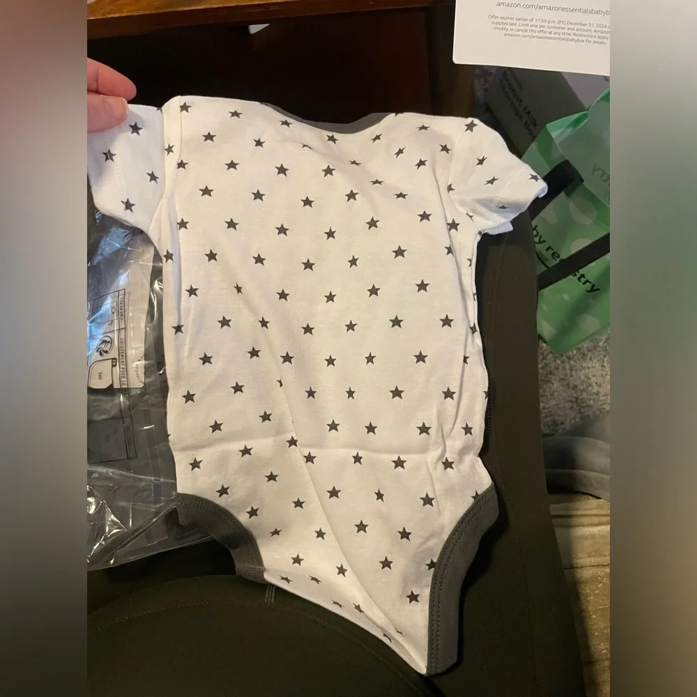 Amazon Essentials Patterned Onsie - Picture 2 of 4